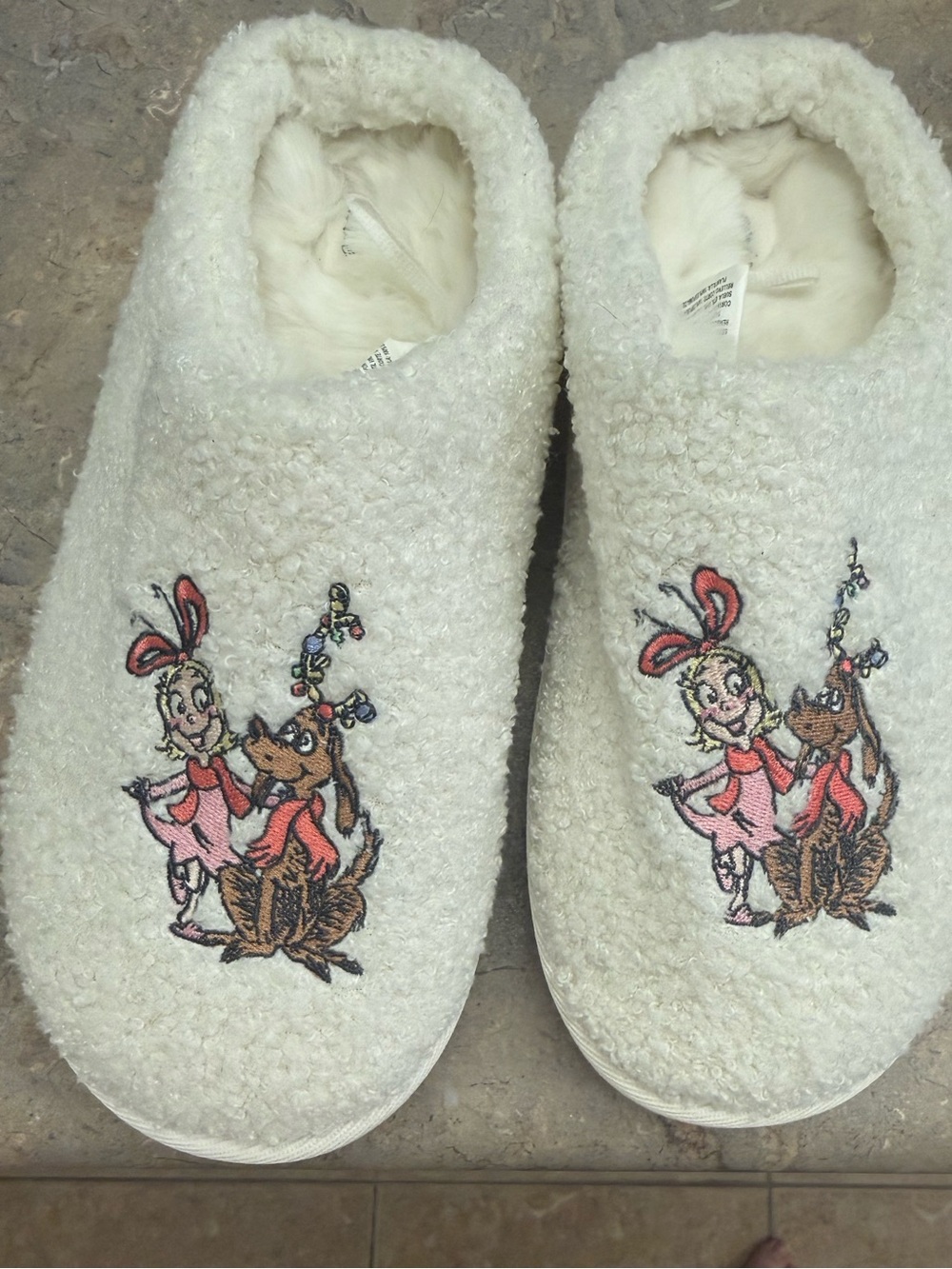 Aerie Grinch Cindy Lou & Max Sherpa Scuff Slippers White